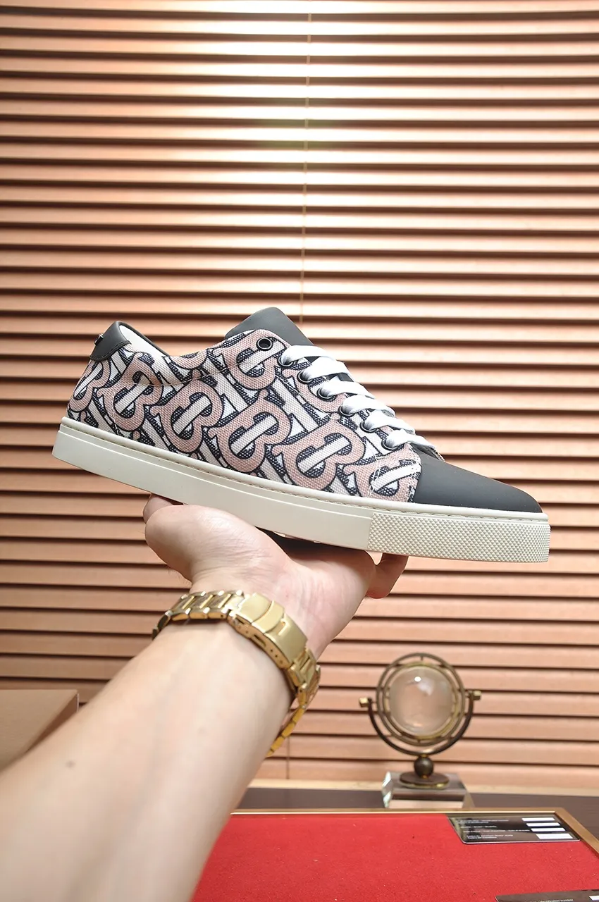 Men's shoes💰480💶[Burberry] (cowhide lining) classic low-top sneakers｜Imported cowhide with classic plaid fabric｜Cow leather lining｜Original outsole｜Fine workmanship and comfortable to wear Size: 38-44 (customized at 45)